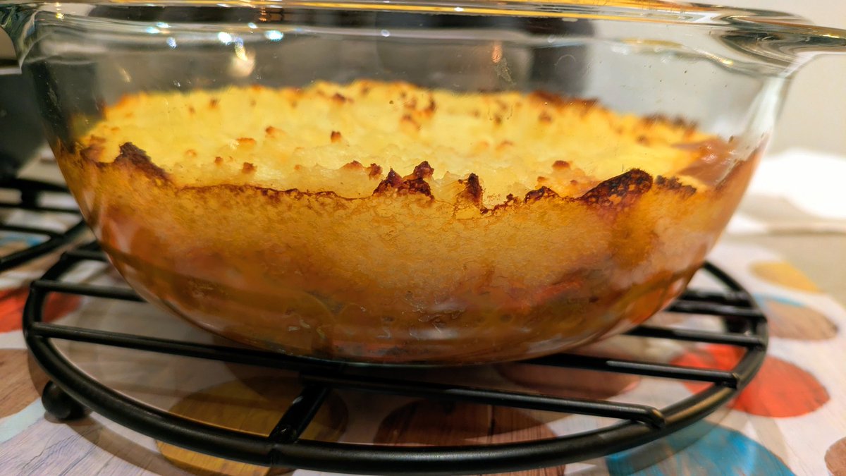 VeganOlive1's tweet image. It's a #Vegan Shepherd's pie kind of day made with @BeyondMeat #Crueltyfree 😋👌🌱🌻💚