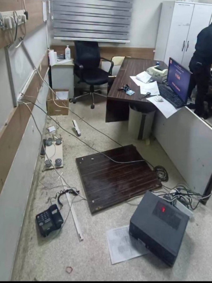 DahiliyeDoktoru's tweet photo. Şu hale bakar mısınız?

Görevi başındaki meslektaşım, Şanlıurfa Mehmet Akif İnan Eğitim ve Araştırma Hastanesi’nde darp edildi.

Bu kez saldırgan tutuklandı! https://t.co/SH97iVPtFR