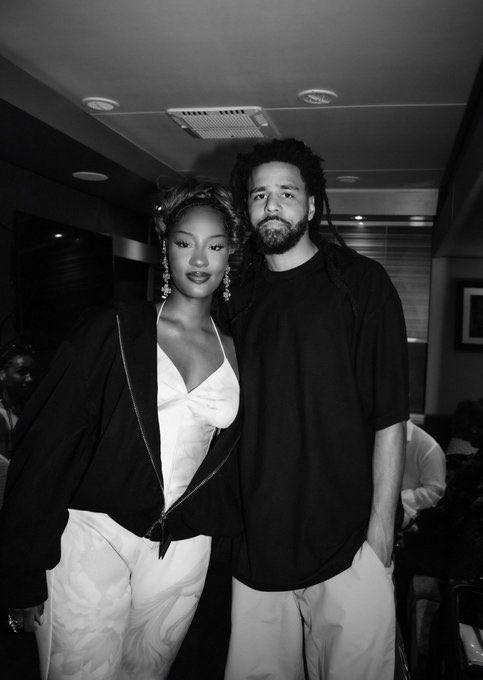 bigstepper_fx's tweet photo. Tems &amp; Jcole is definitely what you’d want to be listening to this weekend! https://t.co/hT9KU9KVdp