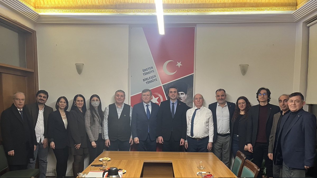 İstanbul Trakyalılar Kültür ve Dayanışma Derneği Başkanı Sayın Okan Özcan ve Yönetim Kurulu, İl Başkanlığımıza tebrik ziyaretinde bulundu.

Türkiye'nin bağımsızlığı ve Türk milletinin bütünlüğü mücadelesinde birlikteyiz.

İçten ziyaretleri için kendilerine teşekkür ederiz.