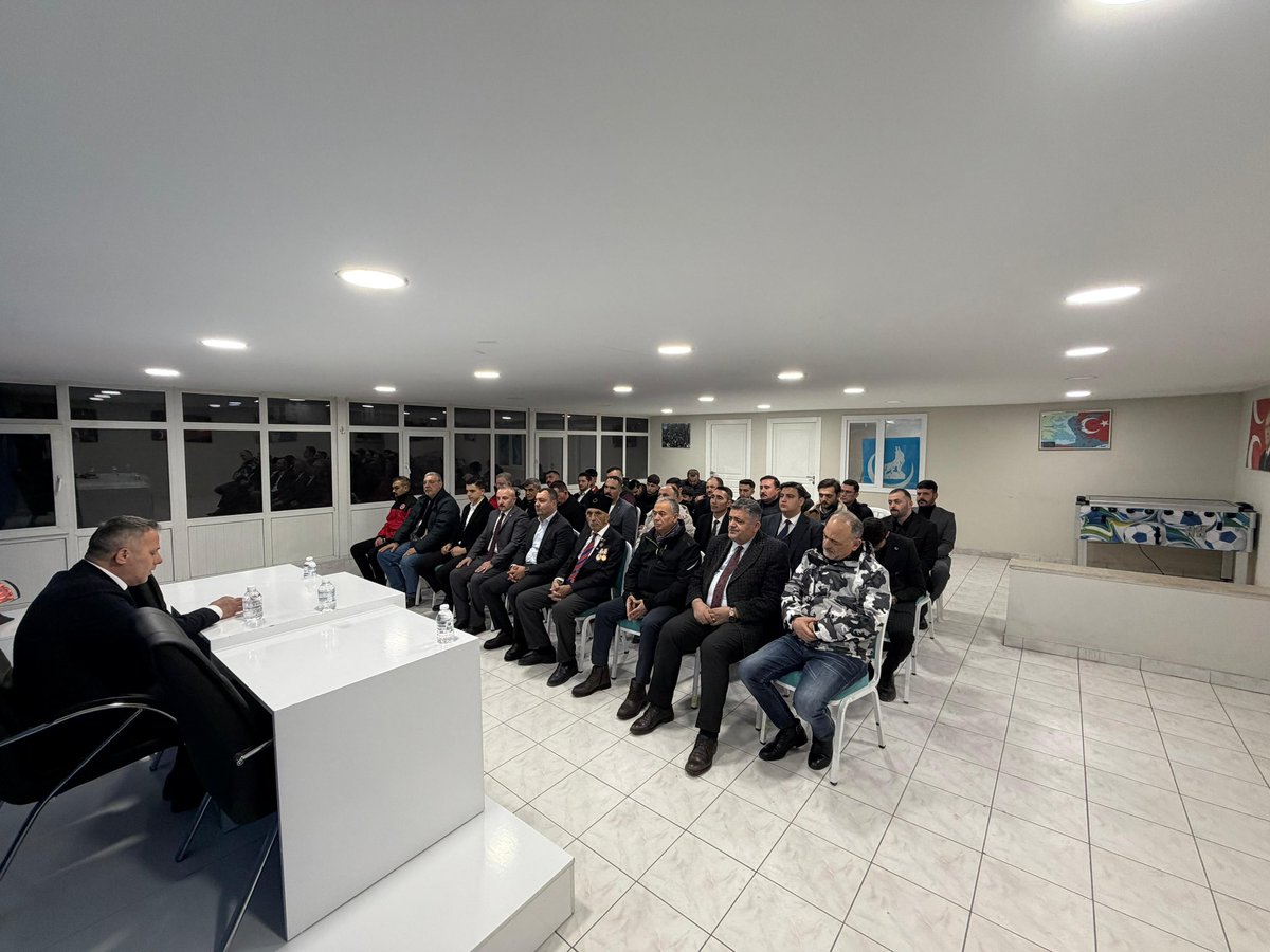 omersanli04's tweet photo. Ülkü Ocakları Ankara İl Başkanlığı olarak 6 Şubat 2023 tarihinde meydana gelen ve 11 ilimizi etkileyen deprem felaketinde hayatlarını kaybeden vatandaşlarımızın aziz ruhları için tertip ettiğimiz Kur'an-ı Kerim tilavetinde Ülküdaşlarımızla bir araya geldik; Cenab-ı Allah'a Türk yurtlarını, İslam beldelerini muhâfaza etsin diye dualar ettik. Rabb'im Türk milletini korusun ve yüceltsin; birliğimiz daim olsun.