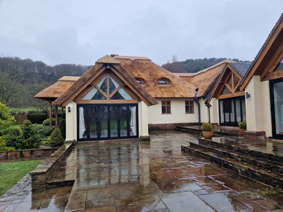 Master Thatchers Ltd tweet media