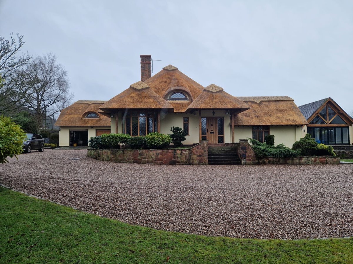 Master Thatchers Ltd tweet media