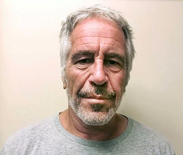 vadim07751823's tweet photo. Epstein ha provato in tutti i modi ad avvicinarsi a Putin.
Non riuscendoci ha provato a rovesciarlo inutilmente!
Oggi mentre tutto l'occidente sta naufragando sotto i colpi dei file Segreti,
contenenti atrocità indicibili,Putin agli occhi del mondo libero,appare come un salvatore https://t.co/FurJzpOyhu
