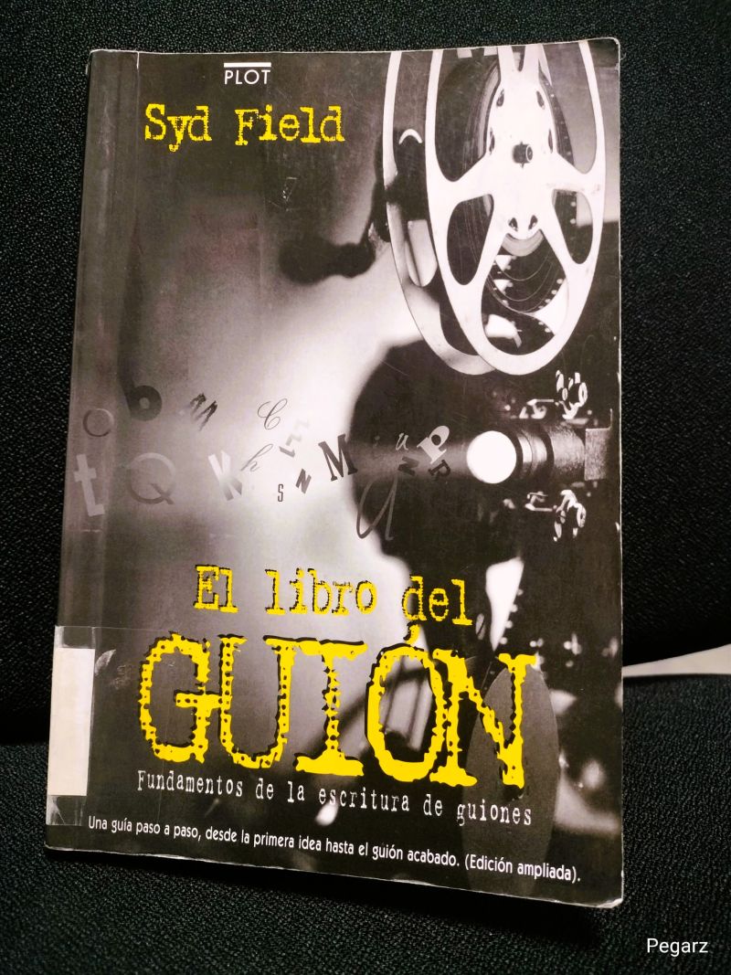 PegarzEscribe's tweet image. #Leído #Manual
El tamaño de letra es criminal. Uno de los capítulos es inútil por exclusivamente estadounidense. Algunas cosas las aclara, otras es bastante inconcreto. Breve.