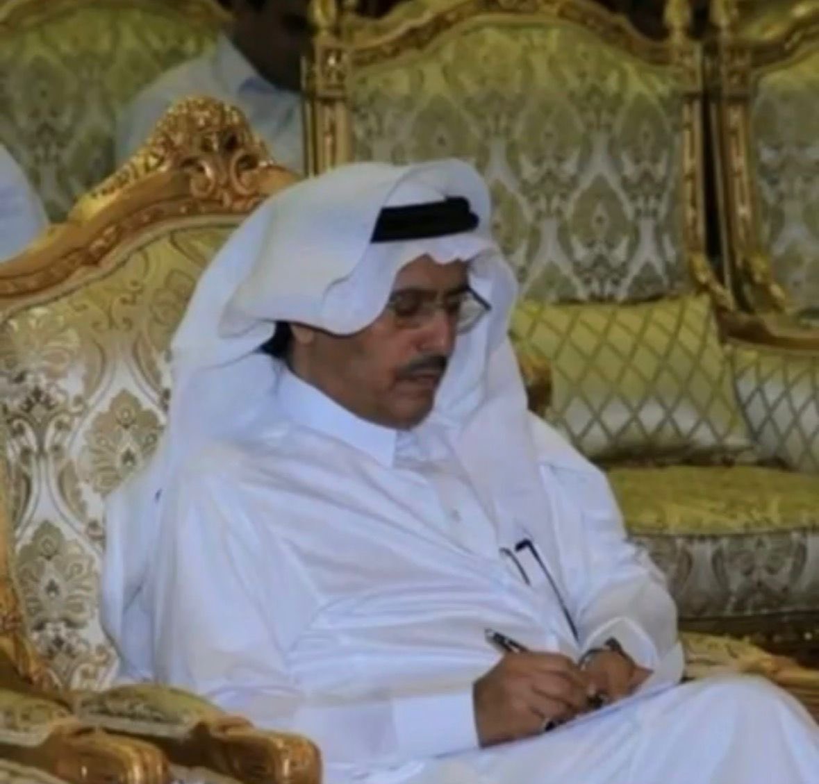 الزميل أ.فهد بن حمدالقحطاني 
يعدمن ابرزالرموزالإعلامية والتعليمية في منطقة الخرج حيث عمل صحفياًكمدير لصحيفة الجزيرة ومدير متميز في مرحلةالابتدائية واصيب بالعمى ونتطلع من الجميع ان نقف مع هذاالرمز الذي لم يبخل بشيء بمنطقةالخرج خاص والوطن عامة وسفر للعلاج خارج الوطن فمثله يستحق ذلك
