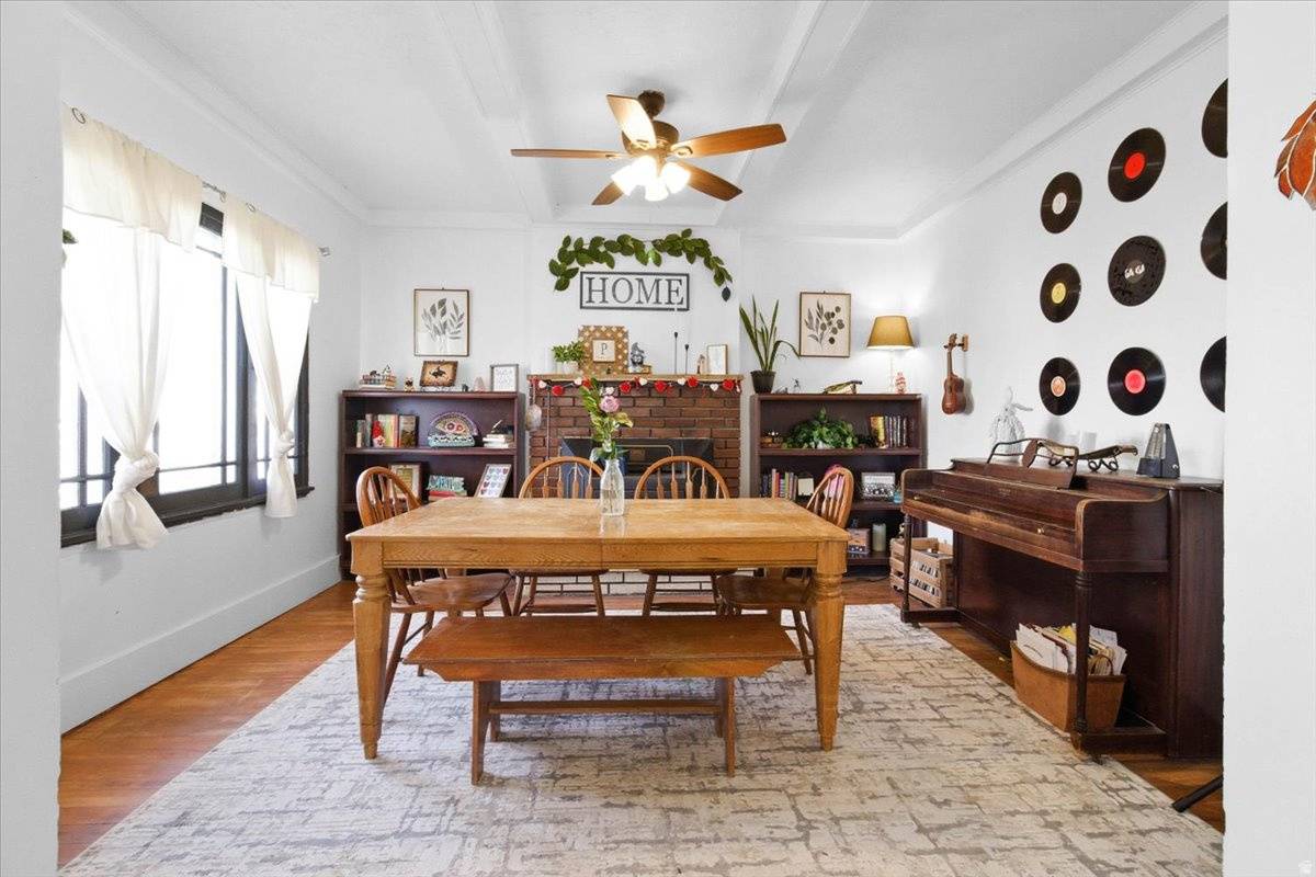 HomesInUtah's tweet photo. ✨ OPEN HOUSE ALERT ✨ 
152 E 200 S, Nephi, UT

Saturday, Feb 7th from 12–2pm! 

Features: 2 bed rambler, updated kitchen, powered workshop, fenced yard. 
Single-level home, garden, storage, huge yard.

#OpenHouse #NephiUT #UtahRealEstate #HomesInUtah #LivingInUtah #JuabCounty https://t.co/eeg3hcIXdb