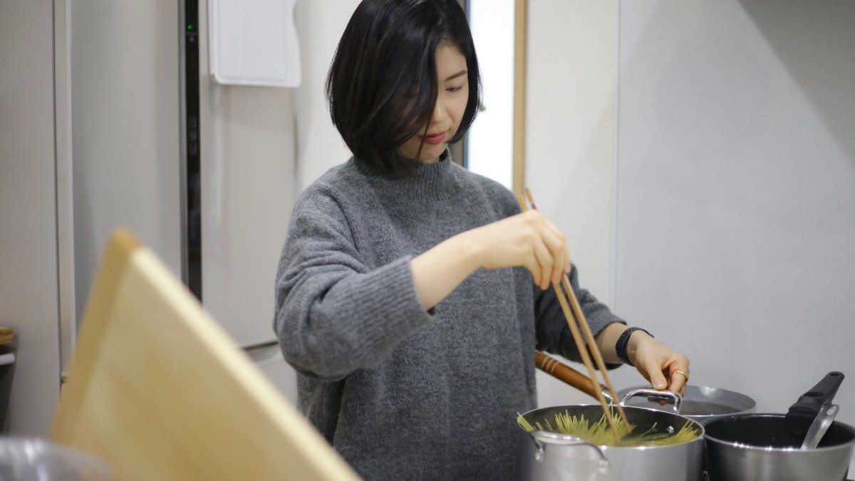 worldfoodwine's tweet photo. Those extra-long chopsticks in Asian kitchens aren't for eating. They're precision cooking tools.
Stir-frying. Flipping. Plating. Testing oil temperature. One simple tool does it all, without scratching your wok.
https://t.co/dhlvXeA75j
#AsianCooking #CookingChopsticks https://t.co/SlD9lXId6M