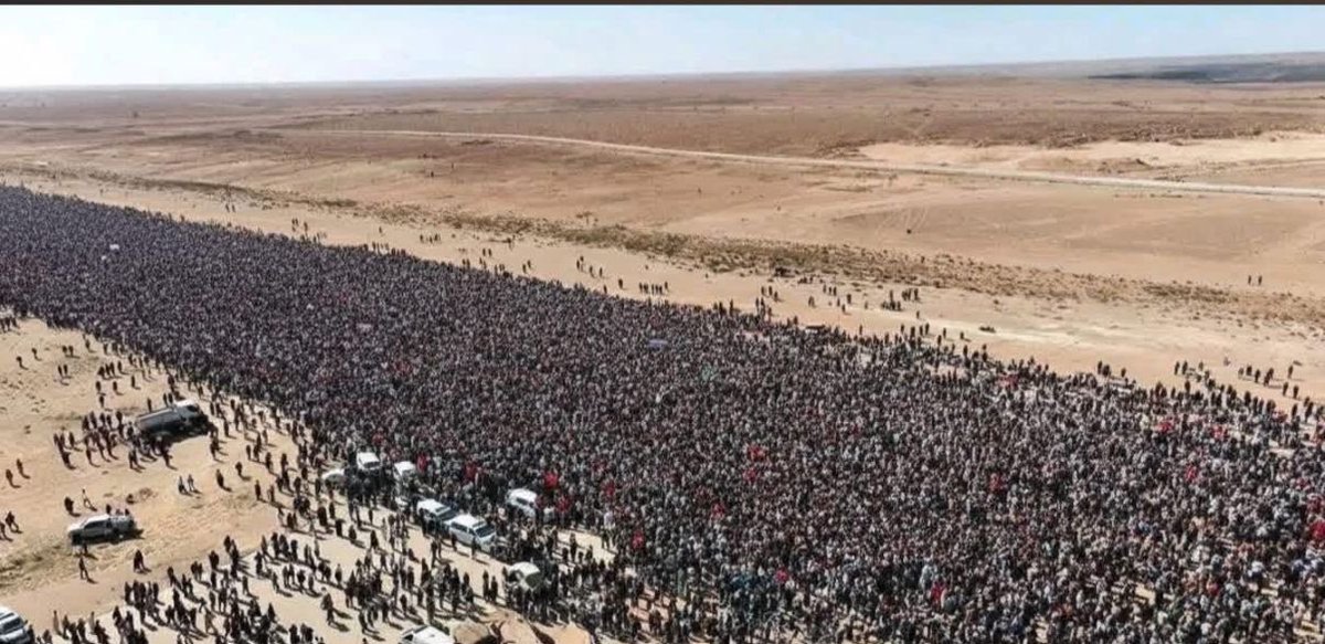 Une foule immense pour les obsèques du fils de Mouamar Kadhafi, Saif Al Islam. Il gênait les intérêts de tous ceux qui ne voulaient pas d'une Libye à nouveau unie.