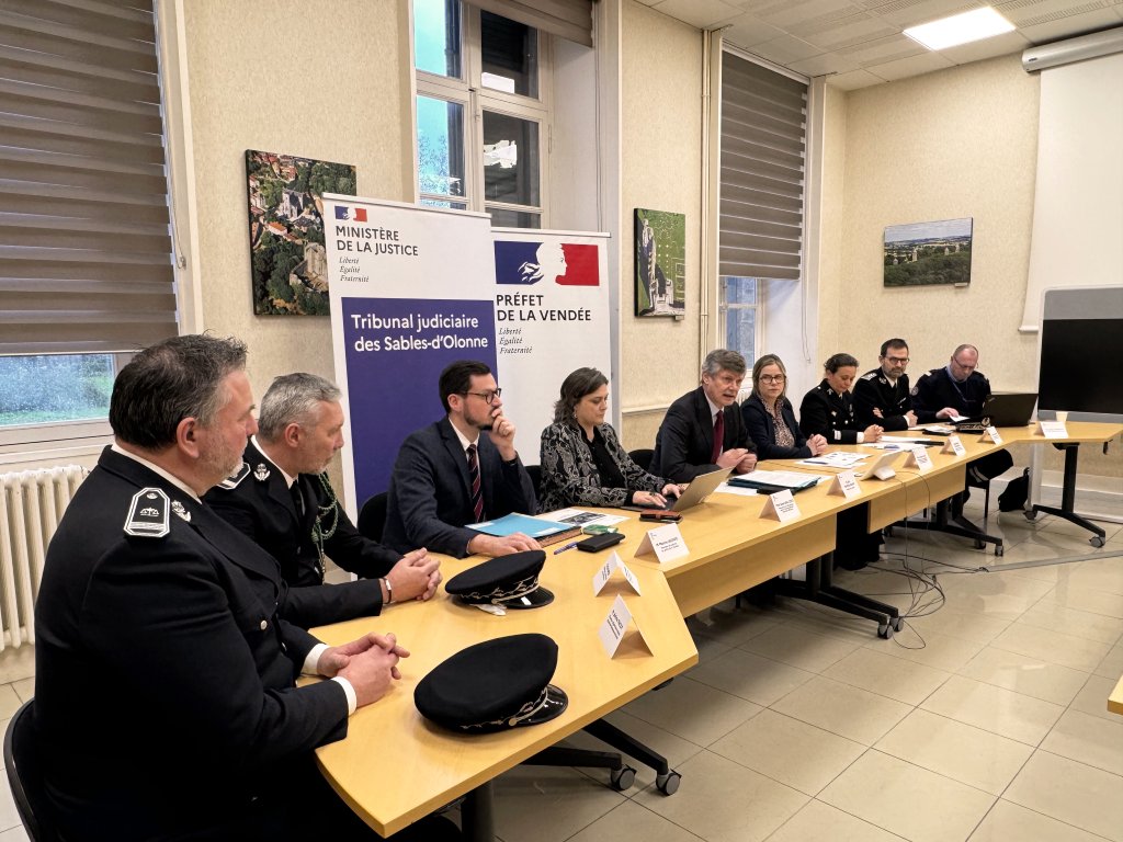 Image de Préfet de la Vendée - Bilan 2025 de la délinquance en #Vendée

Jeudi 5 février 2026, Éric Freysselinard Préfet de la Vendé