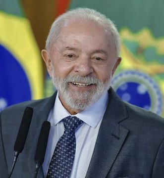 pedrorousseff's tweet image. GIGANTE! O Presidente Lula acaba de anunciar o investimento de R$ 815 MILHÕES para a saúde!

Serão 2,1 MIL NOVOS VEÍCULOS para o transporte de pacientes do SUS distribuídos em todo o Brasil!

Isso é compromisso real com a vida do povo e com a nossa saúde pública!