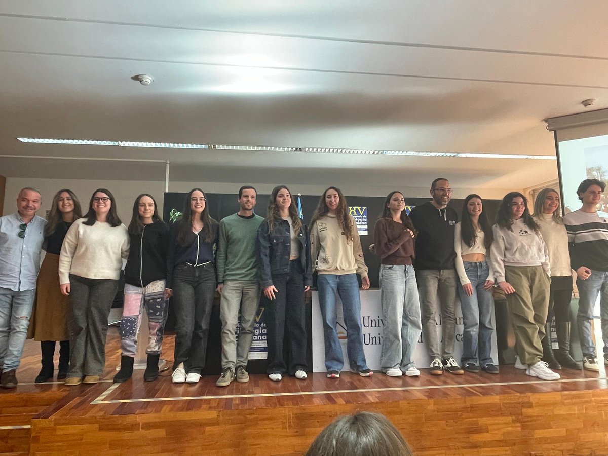 Catalana_UA's tweet photo. Hui ha tingut lloc la XV Olimpíada de Filologia Catalana. Des del Departament volem donar l’enhorabona a tots els participants i, especialment, a les premiades 🥇Carmen Quesada, 🥈Gema Quesada i🥉Marta Ortuño. https://t.co/mYTXnJ042A