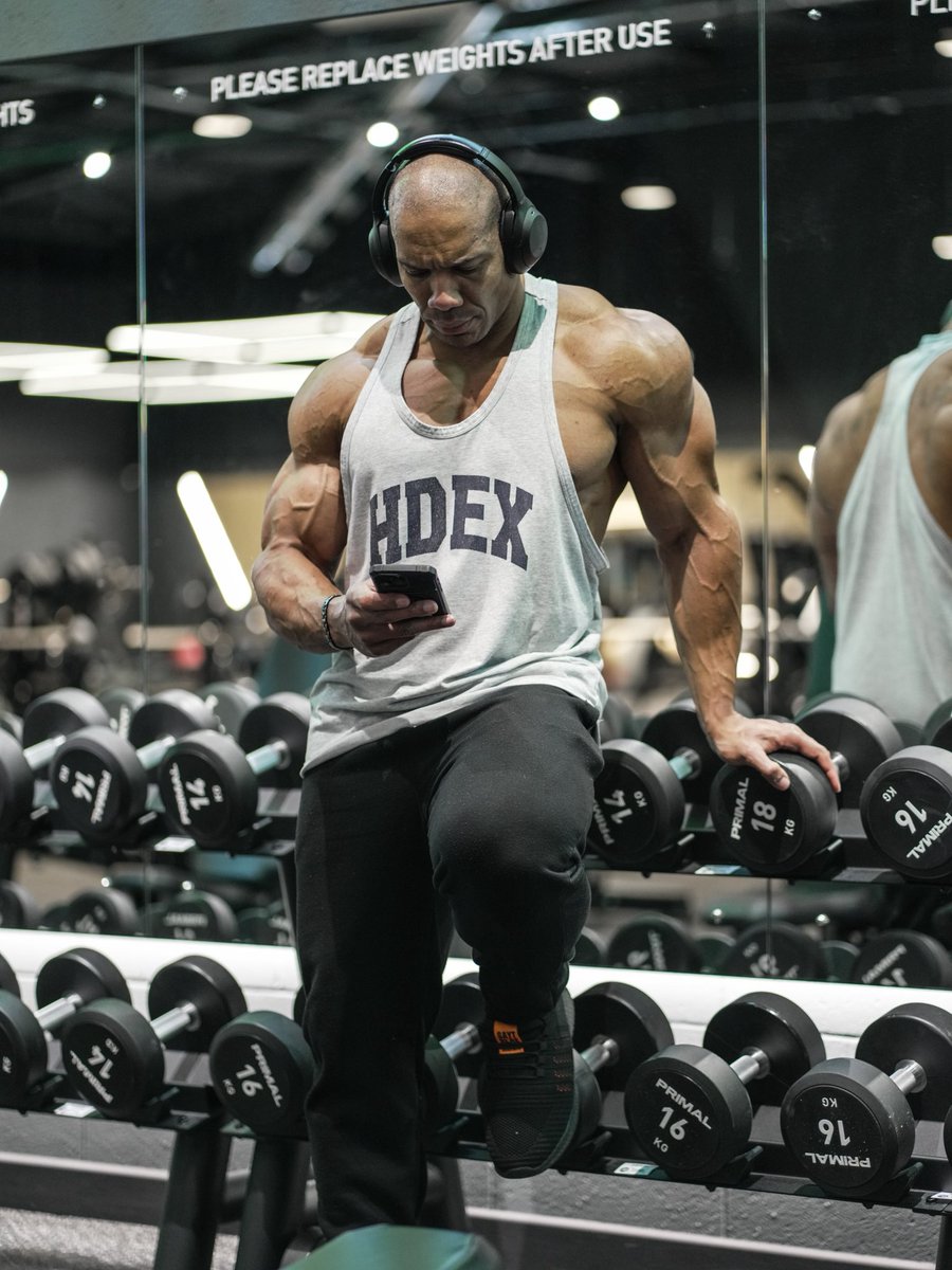 Roger Snipes™ tweet media