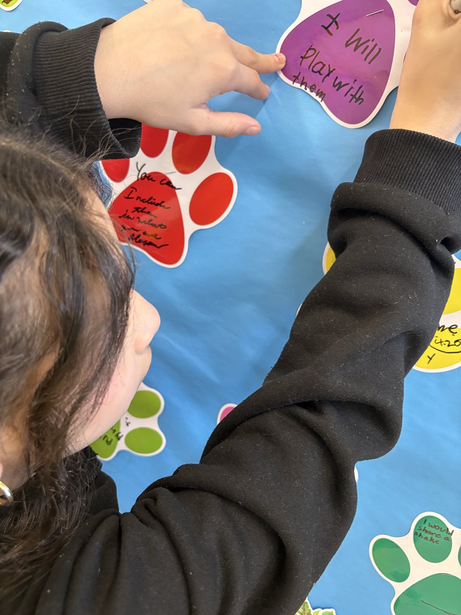 CounselorCalm's tweet image. We’re beginning to prepare for #RespectForAllWeek next week! 🐘🧠 This bulletin board connects the #MindUP program with the elephant (hippocampus), reminding students that kindness, respect, and mindful choices are remembered and help our brains grow 💙✨
#SEL #KindnessMatters