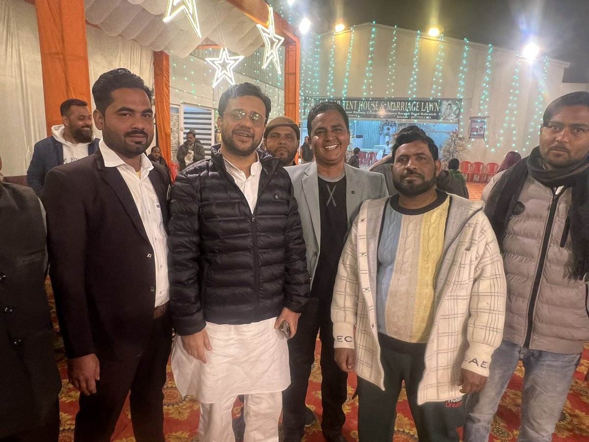 AhadkhanSp's tweet photo. आज पूर्व कैबिनेट मंत्री बड़े भाई जनाब यासर शाह जी ने जनपद बहराइच की विभिन्न शादी समारोह में शामिल होकर अपनी मुबारकबाद दी और सभी अपनों से मुलाक़ात की।
@yasarshah_SP 
@JyotiDevSpeaks 
@yadavakhilesh 
@SP_Prahari https://t.co/WJUfnNe8Ms
