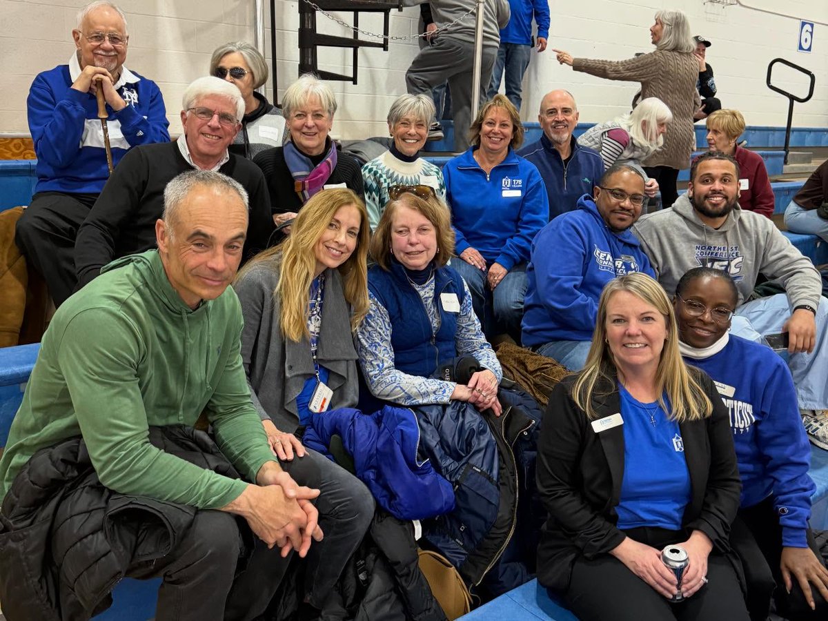 CCSU's tweet image. Nothing like welcoming alumni back for Blue Devil hoops🏀💙🔱

#WeAreCentral #GoBlueDevils