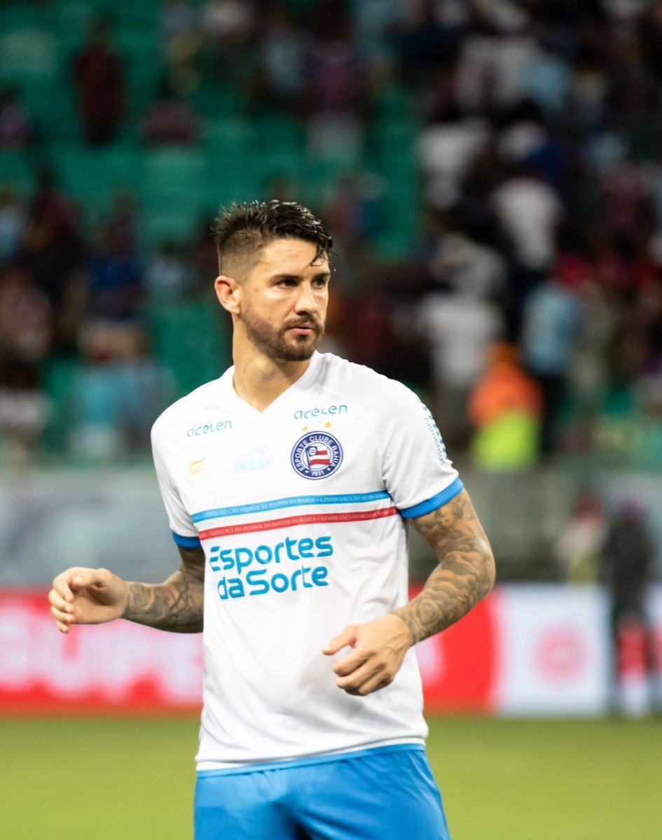 Reforço no Bahia! 🚨✅

Mesmo com proposta do Al Dhafra, dos Emirados Árabes, nas mãos, atacante Everaldo escolhe o Bahia e está de volta ao Esquadrão após um ano. 

Boa relação com Rogério Ceni e o desejo do atleta retornar ao Esquadrão foram determinantes na negociação. O