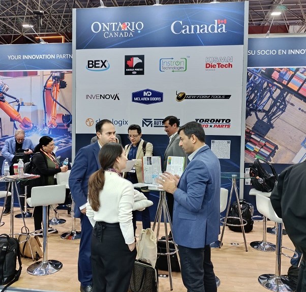 ciqa_mx's tweet image. Miembros del grupo Ontario Canadá y las doctoras del #CIQA Esmeralda Saucedo y Dra. Adriana Espinoza se reunieron para establecer alianzas de colaboración en el Expo Manufactura 2026, realizado ayer en Monterrey.