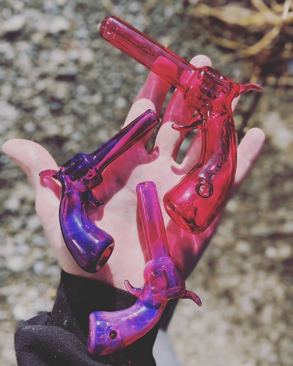 piecemakerglass's tweet photo. Willy Wonka Gun Factory. #piecemakerglass #piecemakerpipe #rigs #minitube #glassofig #headshop #thc #bongs #handpipe #cbd #glassart #headshops #revolver #dabstagram710 #bubblers #wholesale #headshopowners #dabstagram #wholesaleglasspipes #glassartist #glasspipe #handpipes https://t.co/aMYFNUsv6d