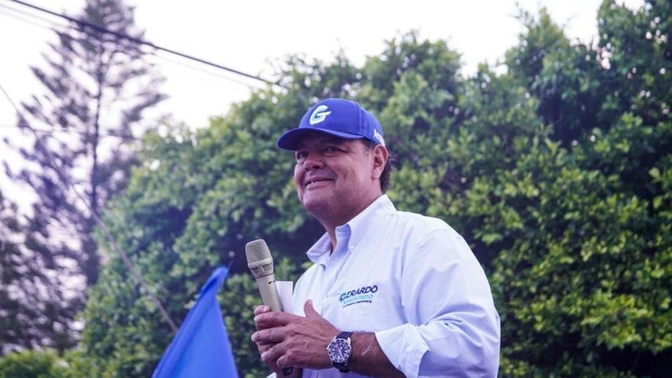 adnnoticiasmx's tweet image. 🚨#AlertaADN 

Reportan el secuestro de Gerardo Arredondo, excandidato a la Presidencia municipal de Salamanca por el PAN esta mañana fuera de  uno de sus negocios de materiales de construcción