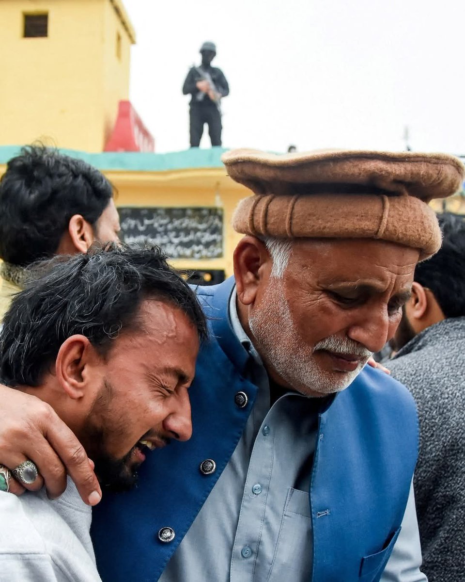 HammadSGohar's tweet photo. Today, a suicide blast at a mosque in Islamabad claimed the lives of many Muslims and injured others. I condemn this cowardly act and express condolences to the victims’ families. Whether a Sunni mosque or Shia imambargah, Muslims suffer. https://t.co/ivNL09Yw2b
