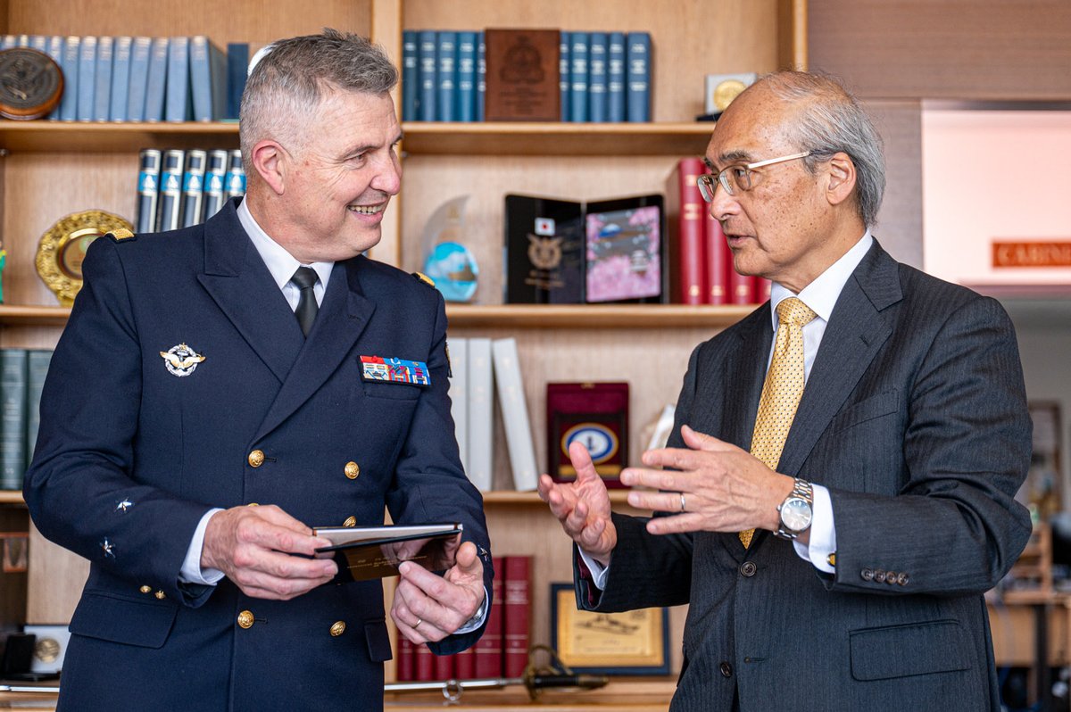 Ecole_navale's tweet photo. 🇯🇵 🇫🇷Le 6 février, une délégation japonaise de la National Defense Academy s’est rendue à l’École navale pour découvrir la philosophie, l’histoire, les missions et les moyens de notre grande École de la mer. Une belle rencontre internationale.⚓️
@ndarfc https://t.co/bqRYgvJtKO
