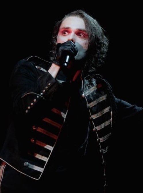 gorebugs's tweet image. the shadow makes it look like Gerard has red eyeshadow on from revenge oh my god Hello