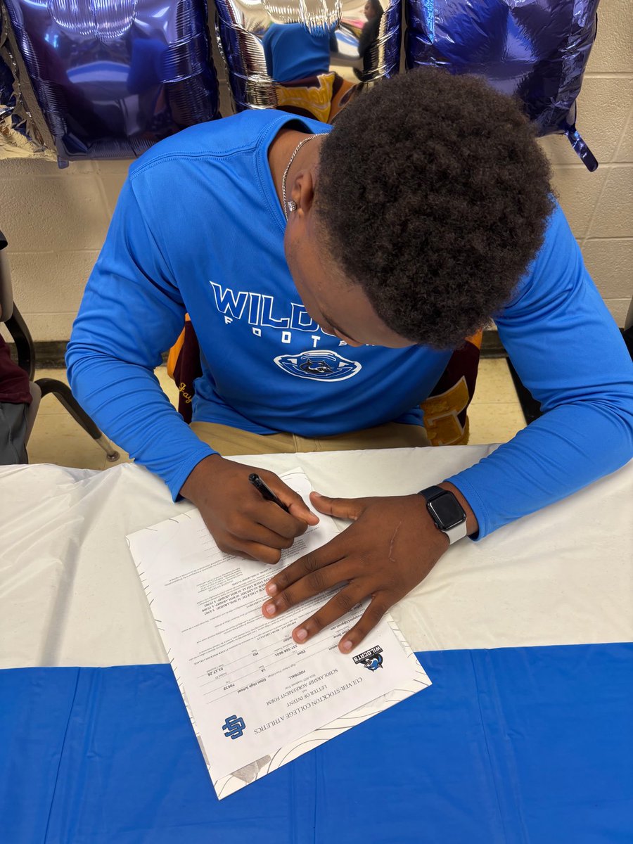 bledsoe_28's tweet photo. Glad you two trusted the process and took care of business on the field and off it’s only up from here #GOD’S #PLAN @JaylinT_08 @Malik2isthegoat @247recruiting @247Sports 🏈🏈🦍!!! https://t.co/b1qfUWichO