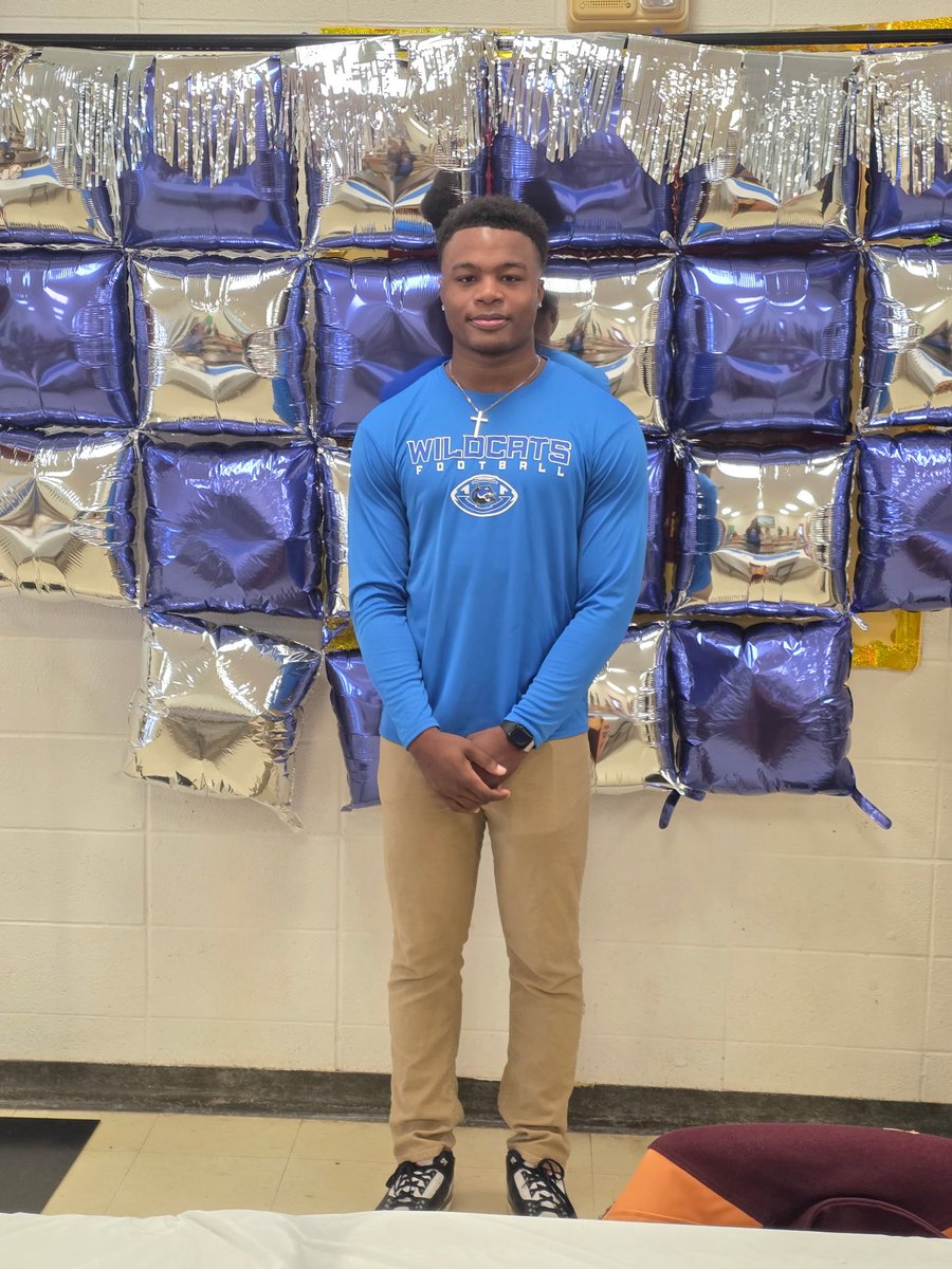 bledsoe_28's tweet photo. Glad you two trusted the process and took care of business on the field and off it’s only up from here #GOD’S #PLAN @JaylinT_08 @Malik2isthegoat @247recruiting @247Sports 🏈🏈🦍!!! https://t.co/b1qfUWichO