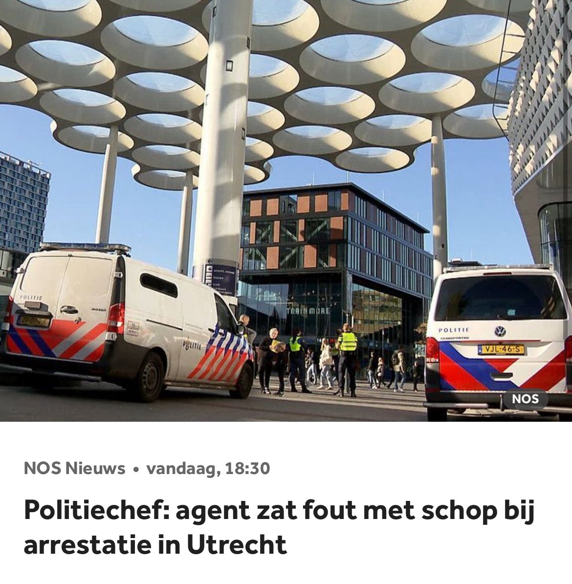 "We hebben allemaal de trap gezien. Daarna escaleerde de situatie en dat is nooit het doel van politieoptreden. Hier moeten en willen we van leren."

Nee, het begon pas toen de persoon erachter zich ermee ging bemoeien, de agent achterna liep en begon te filmen. Beiden gedroegen
