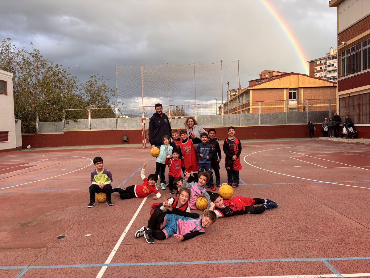Jose91109's tweet photo. Cuando hasta el arcoíris se queda sin aliento viendo a @CDJPuertaOscura baby hacer magia hasta el final 🌈😈 #BaloncestoConAlma 🏀" https://t.co/iKskgZzkbh