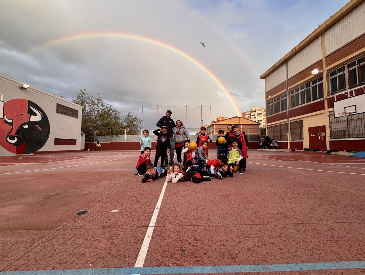Jose91109's tweet photo. Cuando hasta el arcoíris se queda sin aliento viendo a @CDJPuertaOscura baby hacer magia hasta el final 🌈😈 #BaloncestoConAlma 🏀" https://t.co/iKskgZzkbh