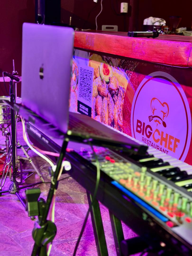 You know what time it is!?

#FridayNightLive