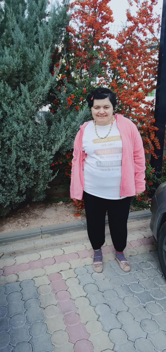 afsinnsuleymann's tweet image. Annem 60'ından sonra 40 yaşında ama hâlâ sabi bir çocuk gibi Ayşecim ile 10 senedir defalarca katetti ziyaret günlerinde o yolları karda, kışta, yazda yağmurda...
Her defasında geride parmaklıklar arkasında gözyaşlarını içine akıtan bir eş, baba kaldı mahzun.
#AliUnalEvineDonsun