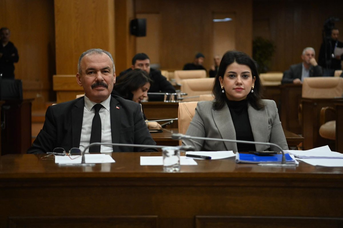 Meclis toplantımızdan Seda Başkanım ile hoş bir kare.