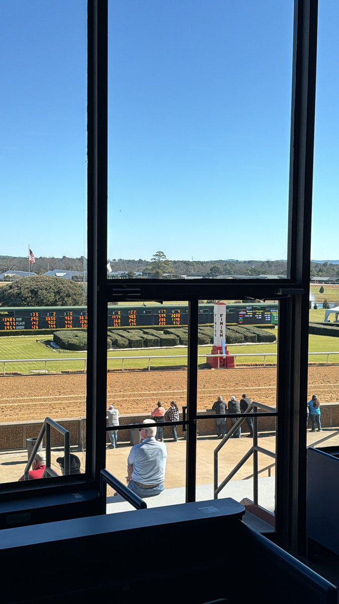saradacus's tweet photo. Four beautiful words strung together: weather clear, track fast. It’s a beautiful Southwest Stakes day at @OaklawnRacing https://t.co/8CZxceMm3d