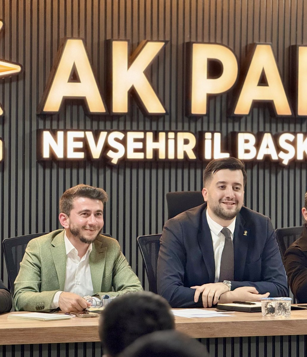 NecatiYurtbilir's tweet photo. Haftalık olağan toplantımızı; Genel Merkez Gençlik Kolları MKYK Üyemiz ve Bölge Koordinatörümüz @beytullah_gumus Başkanımız ile birlikte, aynı heyecan ve kararlılıkla gerçekleştirdik.
Birlikte güçlendik, hedeflerimize olan inancımızı tazeledik.

@nevsehirakgenc https://t.co/gjHXgVN2kO