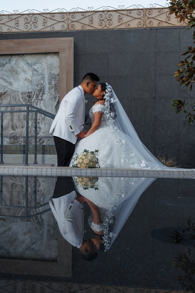 LittleChapel's tweet photo. A love story written in their own beautiful way 🤍 #lasvegaswedding #dreamwedding #vegaswedding https://t.co/LCavYAXREv