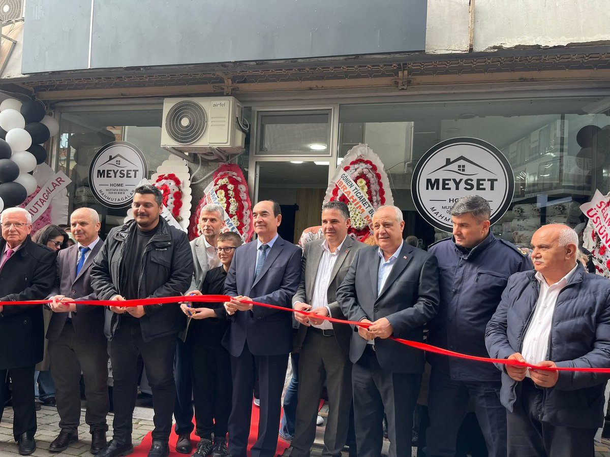 akpartigonen10's tweet photo. Gönen’imizde hizmete giren işletmesini Mustafa&amp;Ebru Ergun’un yaptığı “Meyset Home” işletmesi açılışına ilçe başkanımız Zekeriyya Dağlı, Kadın Kolları Başkanımız @demirpervin10 ve teşkilatımız ile birlikte katıldık
Hayırlı bereketli kazançlar diliyoruz.
#AkPartiGönen
#AkkadınGönen https://t.co/MrWa1TIcGr