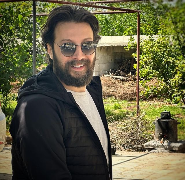 Mohd77___1's tweet photo. أشعر بالانتماء لكل شىء هادئ وبسيط ومختلف 🤎
#محمد_الاحمد_ألأسطورة
#الحجره_مراد_واهم
#اما_شفت #سكرة_الحب
#mohamad_al_ahmad https://t.co/doWdsLtCks