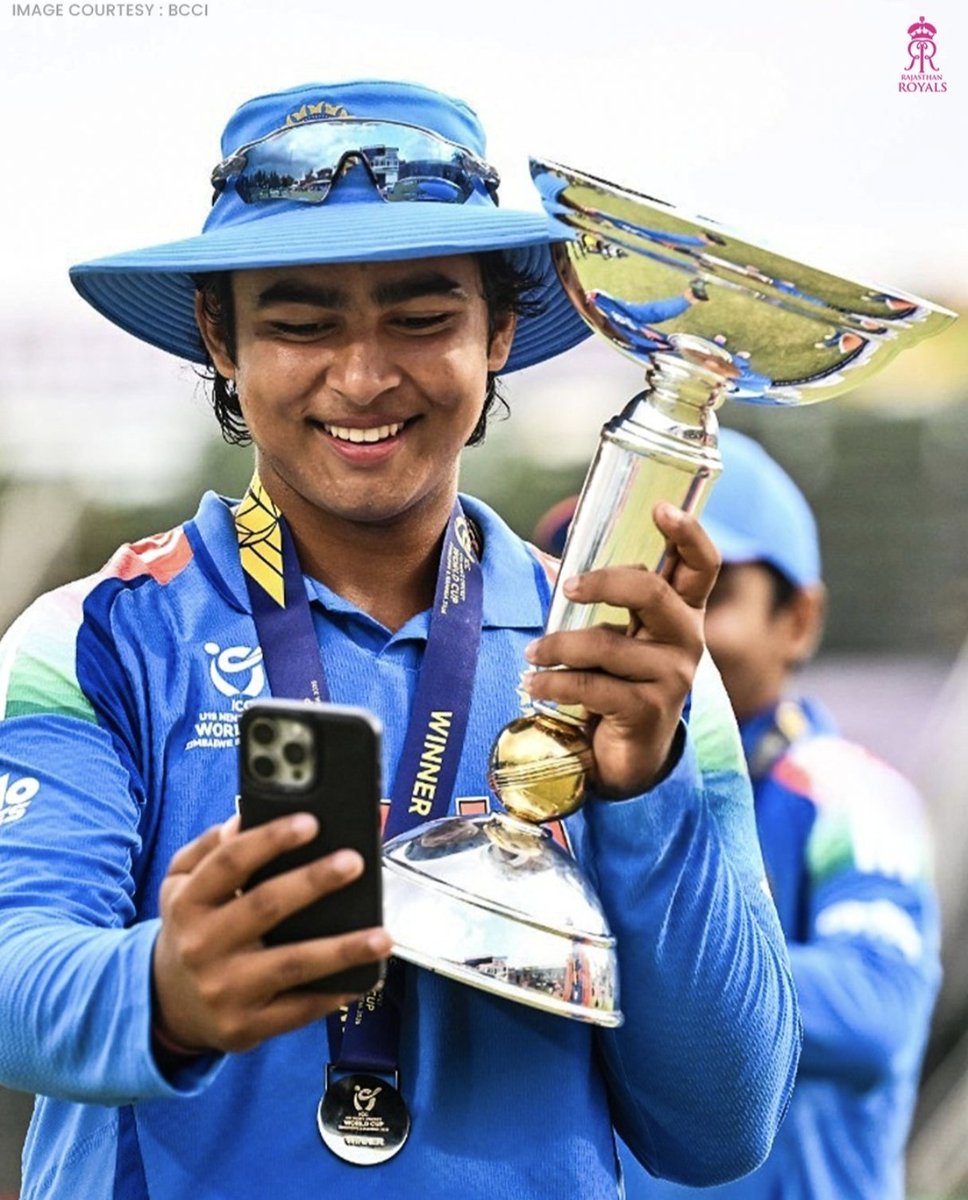 वैभव सूर्यवंशी -  पिता जी से 

- पापा प्रणाम , वर्ल्ड कप ले आया ।
#U19WorldCup2026 #vaibhavsuryavanshi