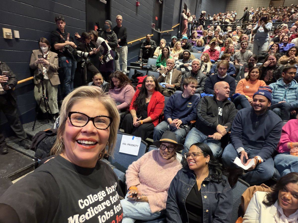 LatinaCivicAct's tweet photo. Our funding North Star was to break the cement ceiling on NJ Latina representation & send a Latina to Congress. In six years, we have worked to elect @NelliePou, supported @DrCamposMedina for US Senate & now @AnaliliaForNJ is making HERstory. #RunLatinasRun https://t.co/01O8D59Zdc