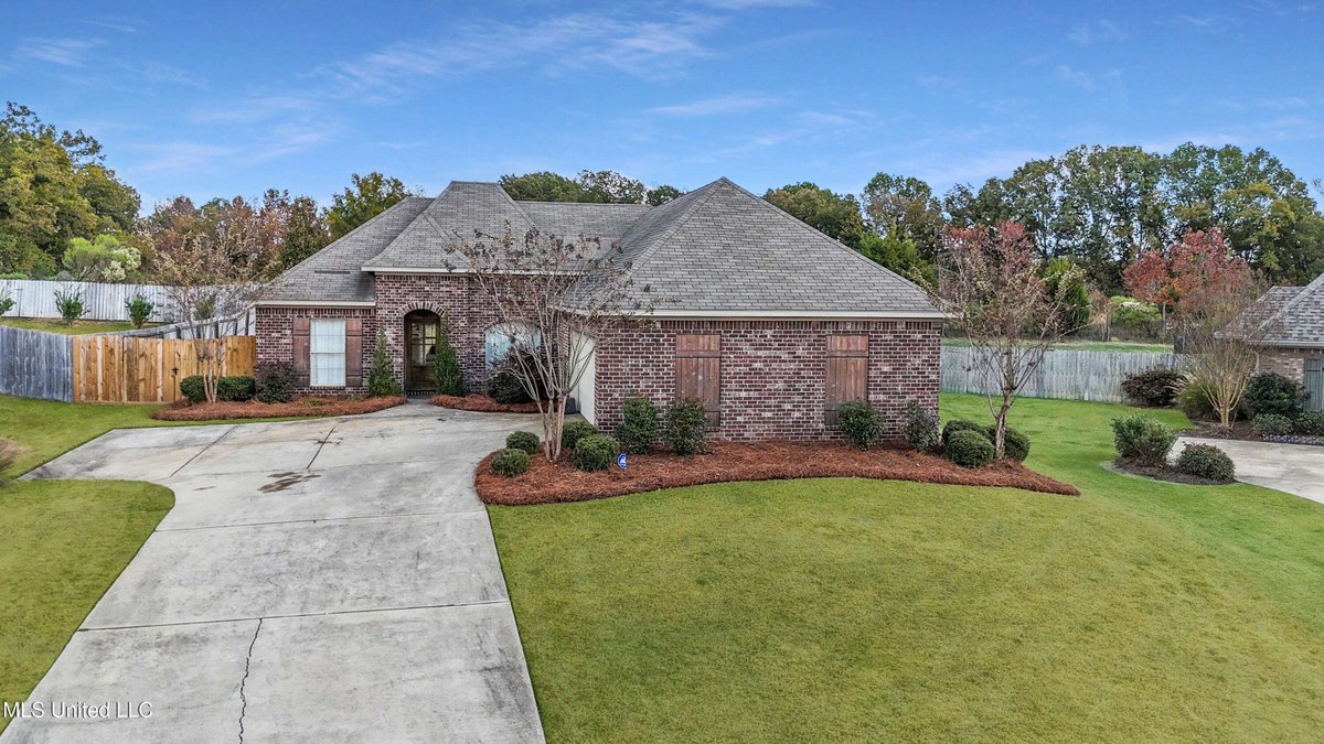 Sold_Homes_MS's tweet photo. Modern comfort meets easy living! 

Step inside 260 Rockbridge Drive and discover a move-in-ready 3BR, 2BA home in the sought-after Falls Crossing neighborhood

https://t.co/Wv1bQ2nTU0

#MadisonRealEstate #NewListing #FallsCrossing #DreamHome https://t.co/g5wWdrihOv