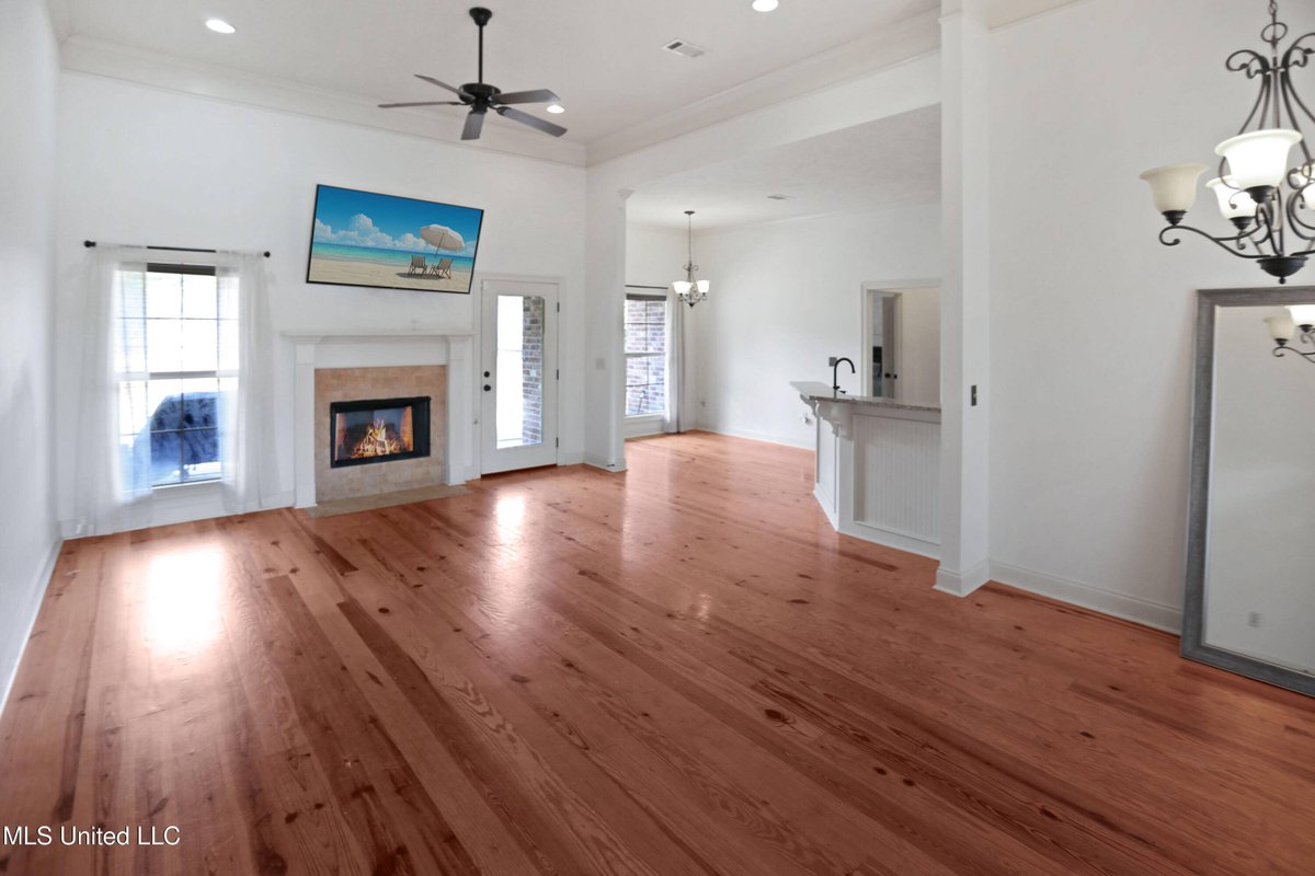 Sold_Homes_MS's tweet photo. Modern comfort meets easy living! 

Step inside 260 Rockbridge Drive and discover a move-in-ready 3BR, 2BA home in the sought-after Falls Crossing neighborhood

https://t.co/Wv1bQ2nTU0

#MadisonRealEstate #NewListing #FallsCrossing #DreamHome https://t.co/g5wWdrihOv