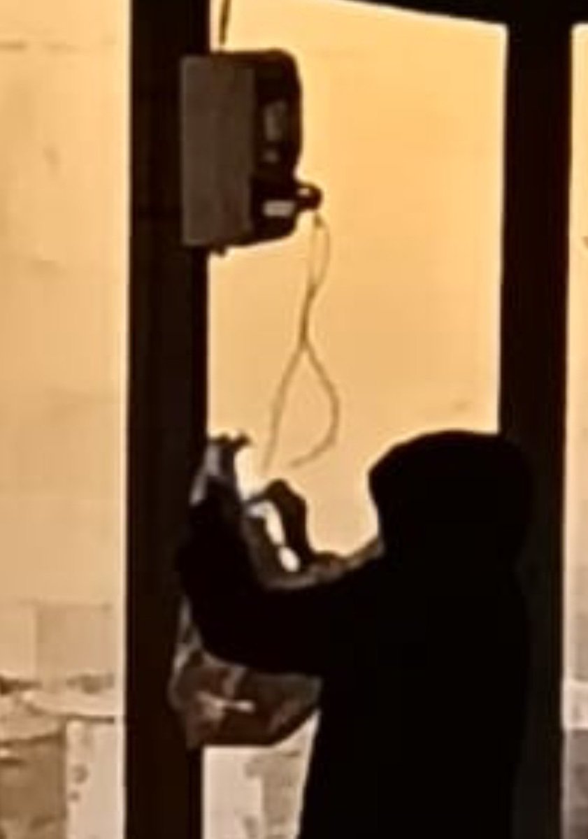 Nou "okupa" -subarrendat? -en la casa "okupada" de la pl. de la Seu del nucli antic de #Xàtiva .Quan arriben els actes de la Crida i Ofrena de <a href="/JLFXATIVA/">JLF Xàtiva</a> alterant l'ordre públic en la plaça més monumental del conjunt històric-artístic,tampoc farà res l'ajuntament de <a href="/Xativa/">Ajuntament de Xàtiva</a> ?🙇‍♀️🤷‍♀️