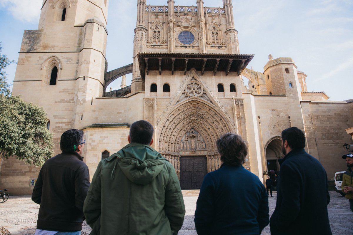 Santi_ABASCAL's tweet image. Paseo entrañable por Huesca donde hemos recibido el apoyo de mucha buena gente. #VotaSentidoComún #HUESCA