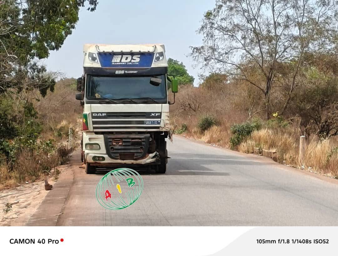 L_Activiste226's tweet image. #New226| #Burkinafaso🇧🇫⛔️‼️:

#Tuy : Deux morts dans un accident sur l’axe Houndé–Boni, un mini-bus incendié à Kari .

Deux personnes ont perdu la vie dans un grave accident de la circulation survenu sur l’axe Houndé–Boni, sur la route nationale n°1, dans la province du Tuy. Le