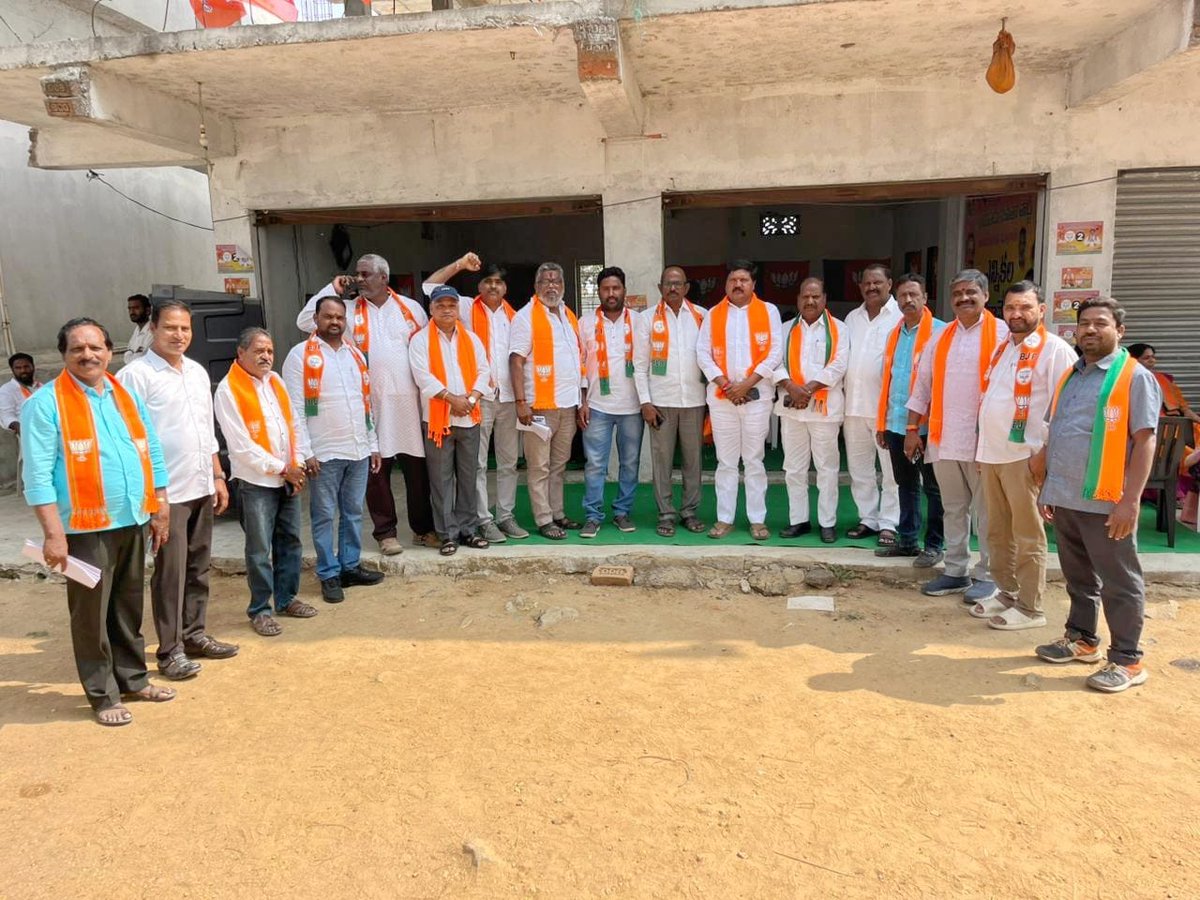 KUR_BRS's tweet photo. Participated in the canvassing program at Muduchintalapalli Municipality along with local leaders, interacting with residents and discussing key developmental initiatives.

Kothapally Upendar Reddy
Malkajgiri BJP Senior Leader https://t.co/BAKK5lYhMl