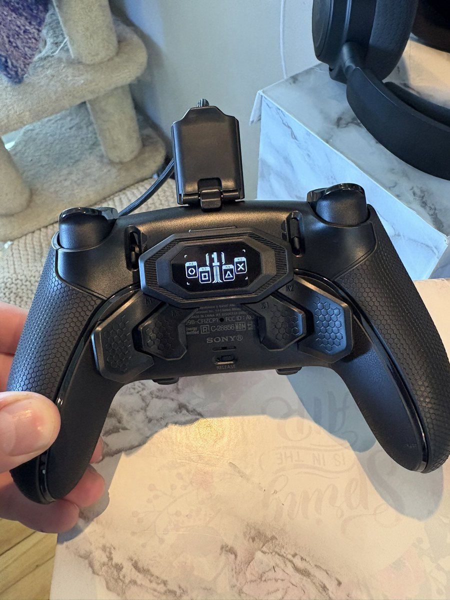 FSGaming_TV's tweet photo. DualSense Edge with Gulikit TMR and 4 back paddles https://t.co/nvjICCxNzU