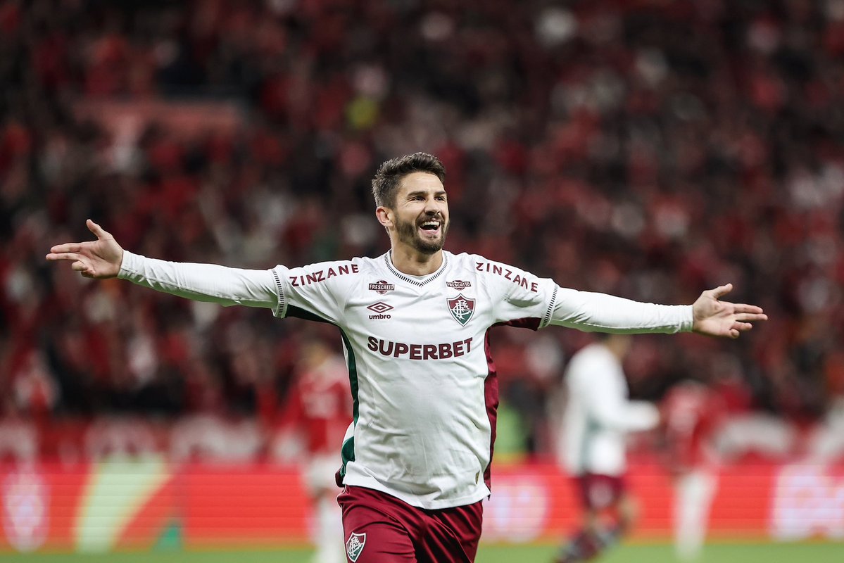 futebol_info's tweet image. ⚠️ Agora!

1 ano após vender Everaldo ao Fluminense, Bahia contrata o atacante de volta.

O negócio já está fechado. Empréstimo até o fim do ano, sem opção de compra.

O Flu seguirá pagando uma parte dos salários do jogador de 34 anos.

🗞️ @UOL | @CLMerlo
📸 Lucas Merçon/FFC